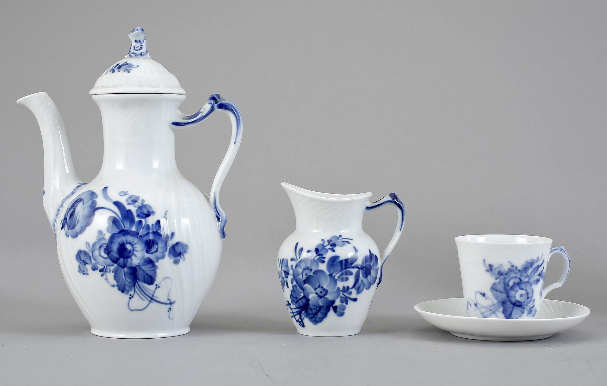 SERVISDELAR, 13 delar, porslin, "Blå blomst", Royal Copenhagen.