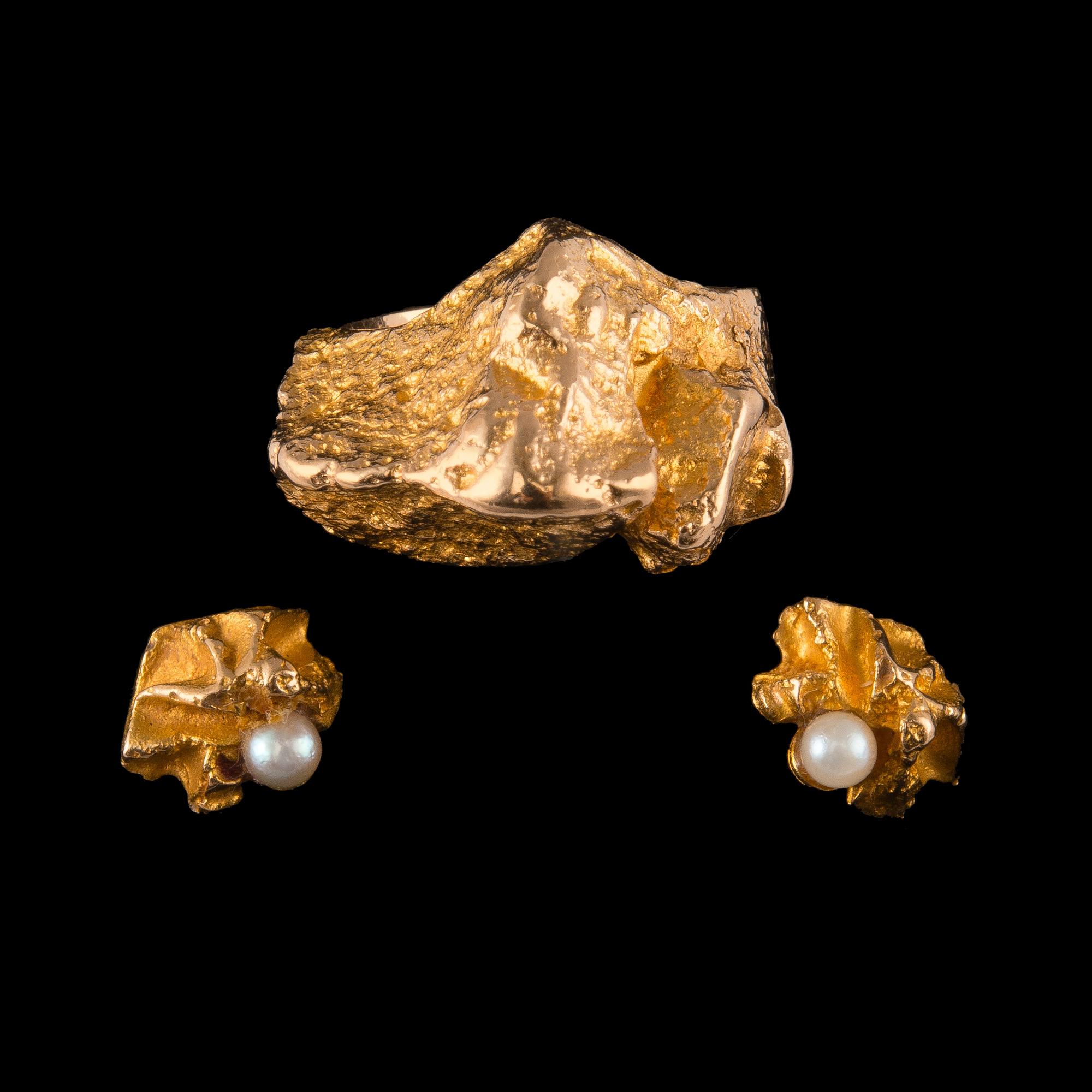 Björn Weckström, RING OCH ÖRHÄNGEN, guld 14K, pärlor, "Saana" och "Gold Flame", Lapponia 1970/1972. Vikt tot. 14,5 g.