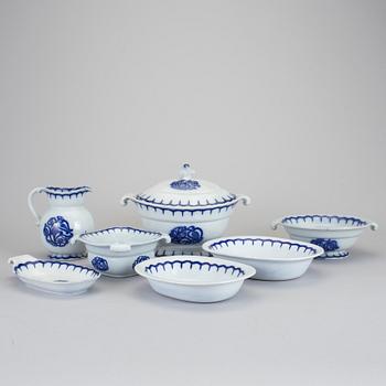 SERVIS, 41 delar, flintgods, "Liljeblå", Wilhelm Kåge, Gustavsberg, omkring 1920.