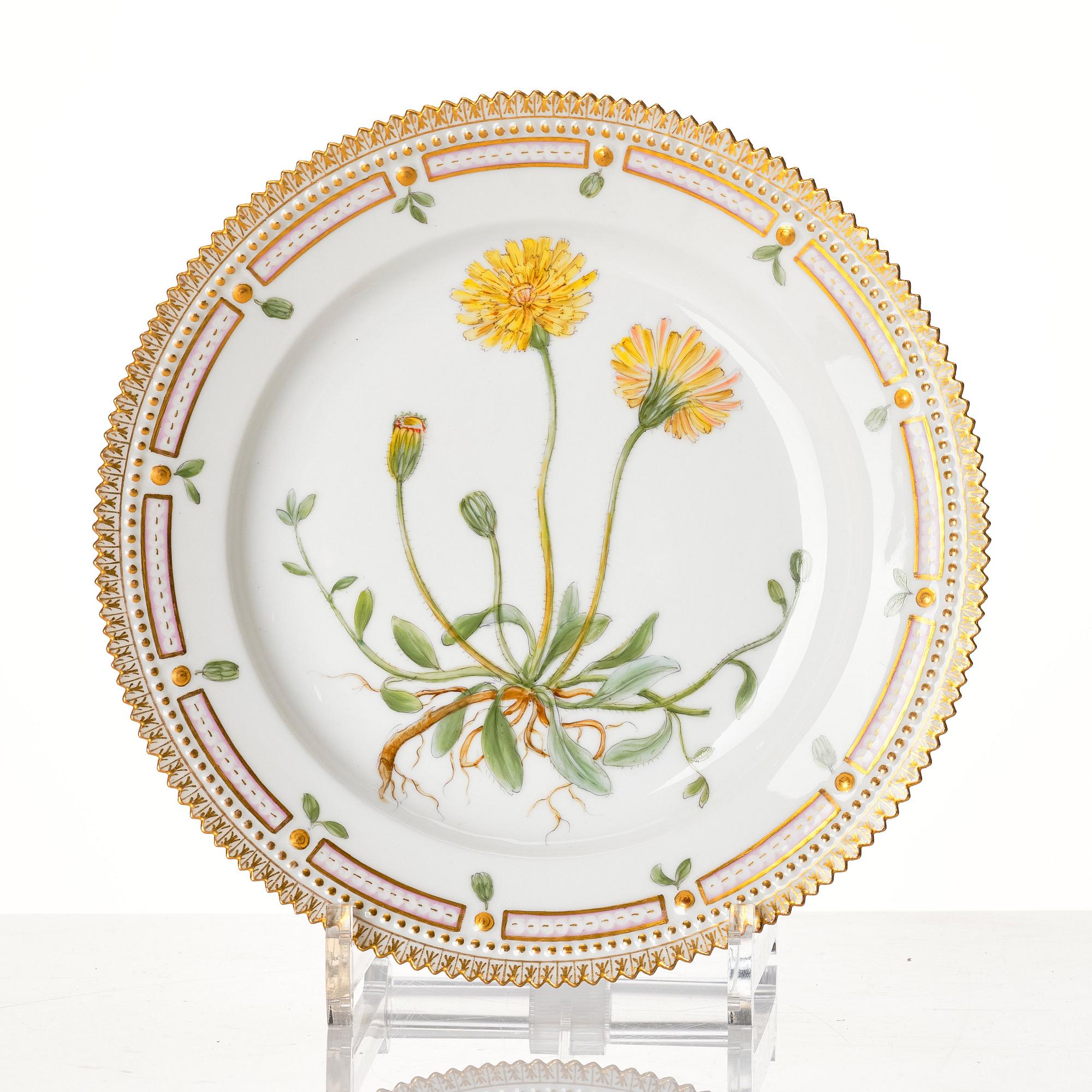 A set of eight Royal Copenhagen 'Flora Danica' dishes, Denmark, 20th Century.