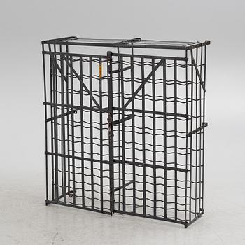 A wine rack, 20th century.