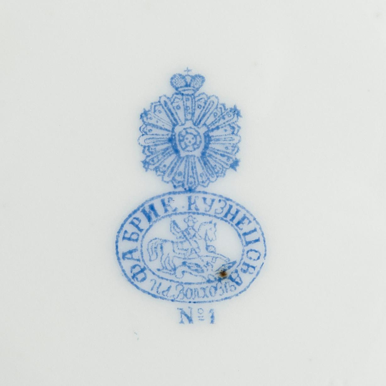 TEKOPPAR med FAT, 5 st, porslin, Kuznetsov, Ryssland 1890-1913.