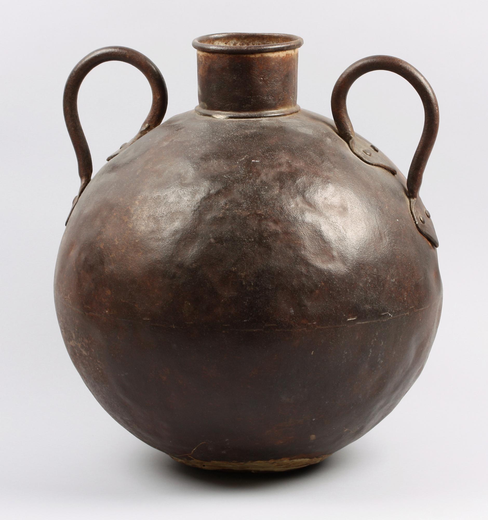 KRUKA/VAS. Metall. Guatemala.