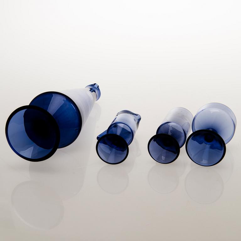 TAMARA ALADIN, A set of 5 drinking glasses, a decanter, a sugar bowl and a cream jug, X-series, Riihimäen Lasi 1961-64.