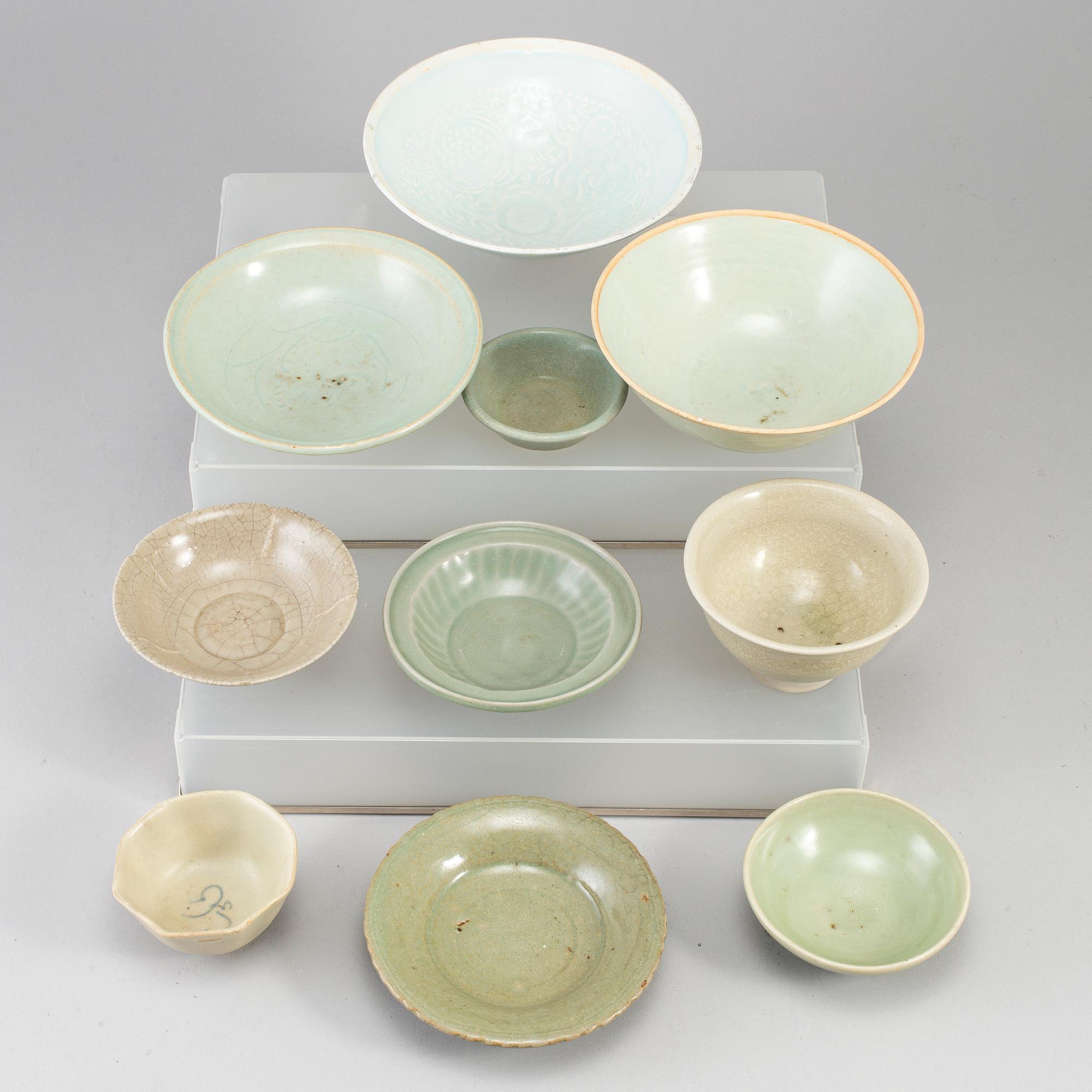 A group of ten Southeast asian ceramic bowls/dishe, 20th century.