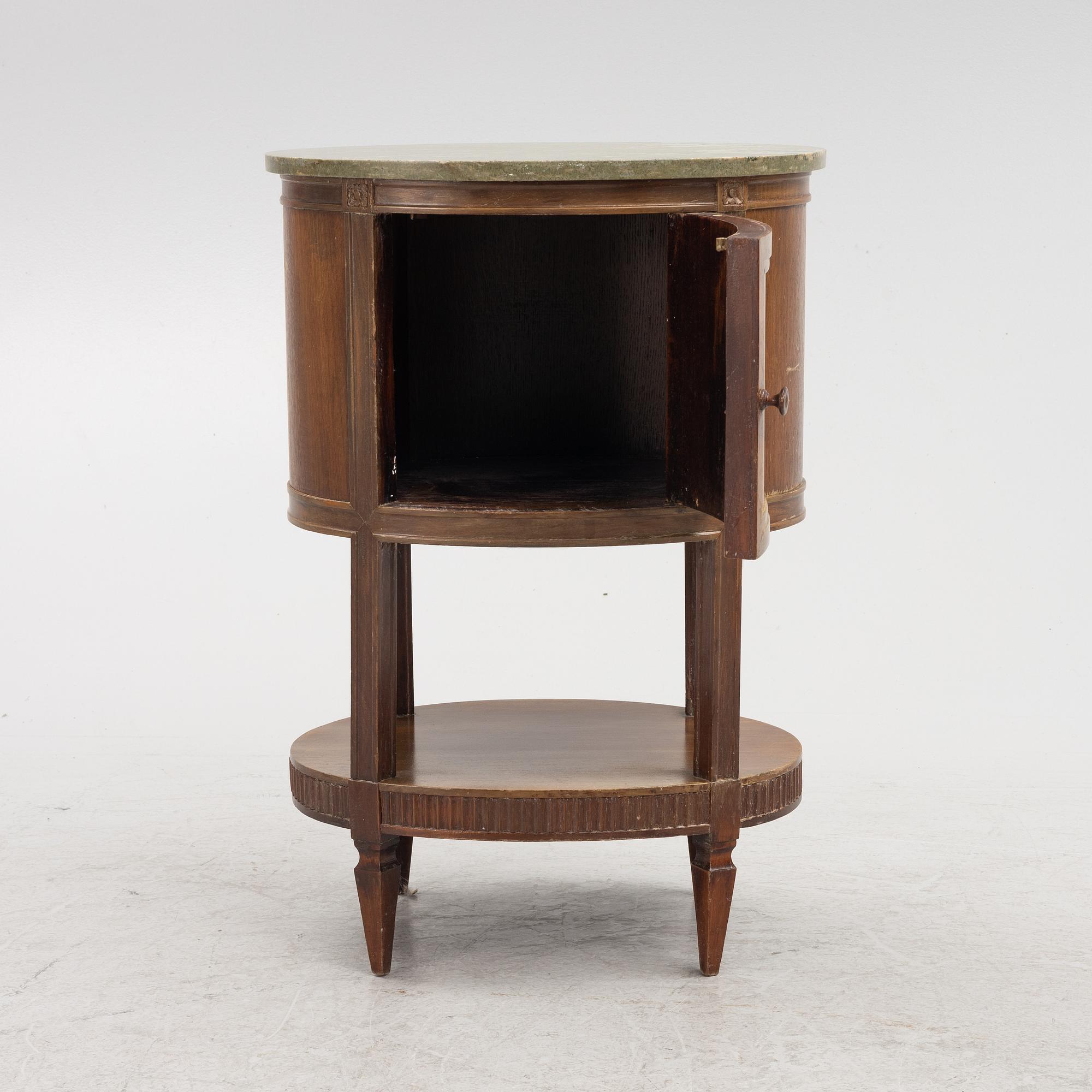 Sängbord, 1900-talets första hälft.