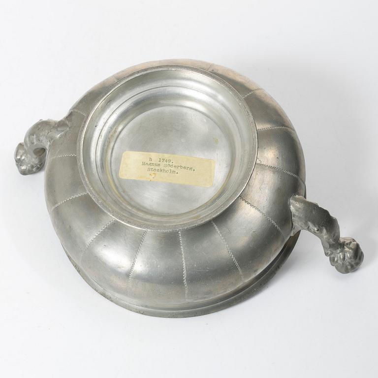 A bowl by Magnus Söderberg, Stockholm, 1749.