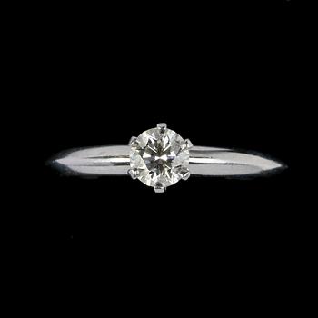 RING, platina samt briljantslipad diamant, 0.30 ct, Tiffany & Co, vikt 5g.