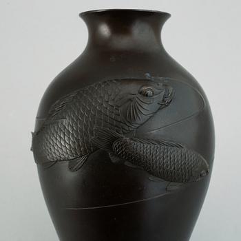 A Japanese bronze vase. 20th century.