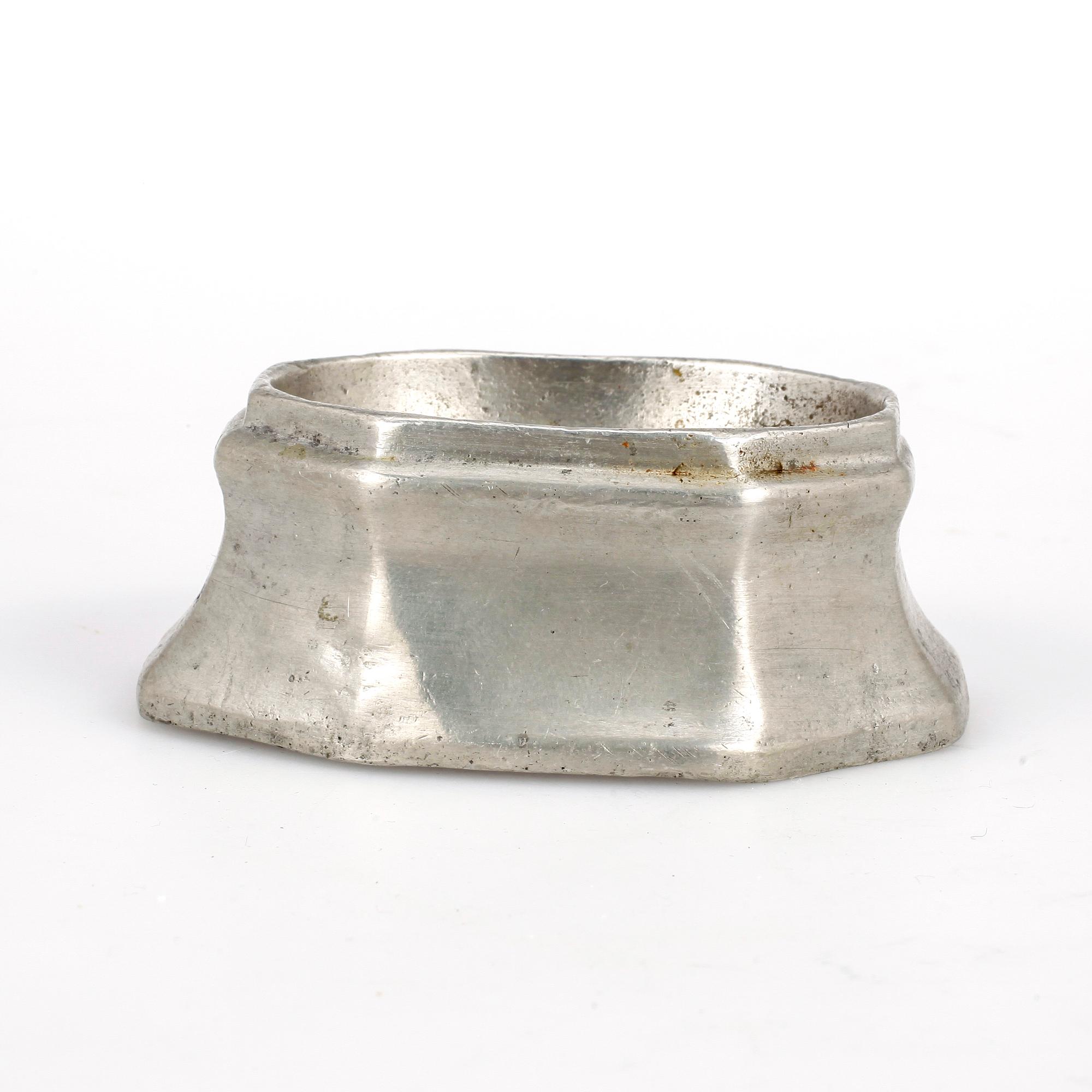 SALTKAR, tenn, något otydliga stämplar trol Karlskrona, 1700-tal.