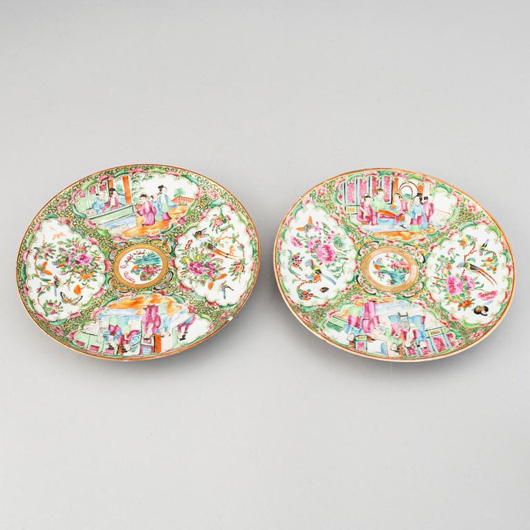 A part Canton famille rose service, Qing dynasty, late 19th century (12 pieces).