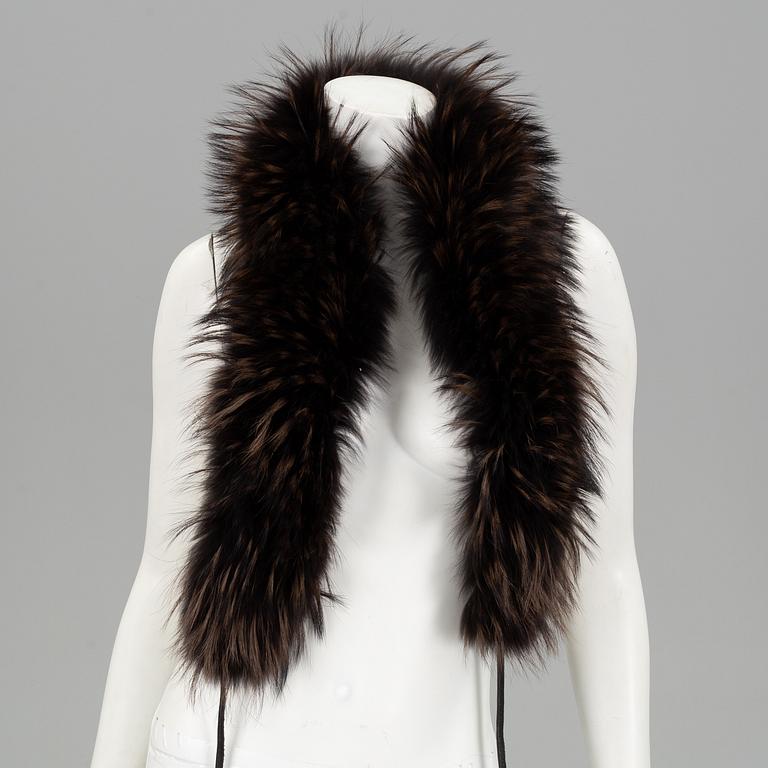 ARMANI collezioni fur collar.