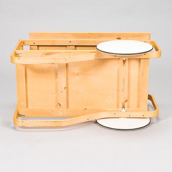 Alvar Aalto, serveringsvagn modell 98, O.Y. Huonekalu-ja Rakennustyötehdas A.B. 1900-talets mitt.