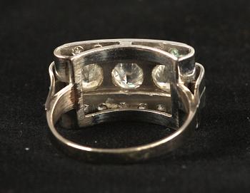 RING, 18K vitguld, 3 gammelslipade diamanter, tot ca 0,70 ct, samt rosenstenar.