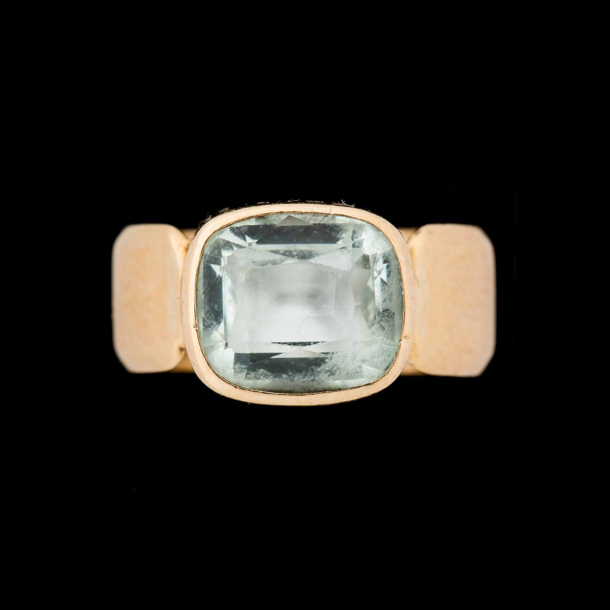 RING, 18 k guld med akvamarin, Eriksson, Östersund, 1963. Vikt ca 5 g.