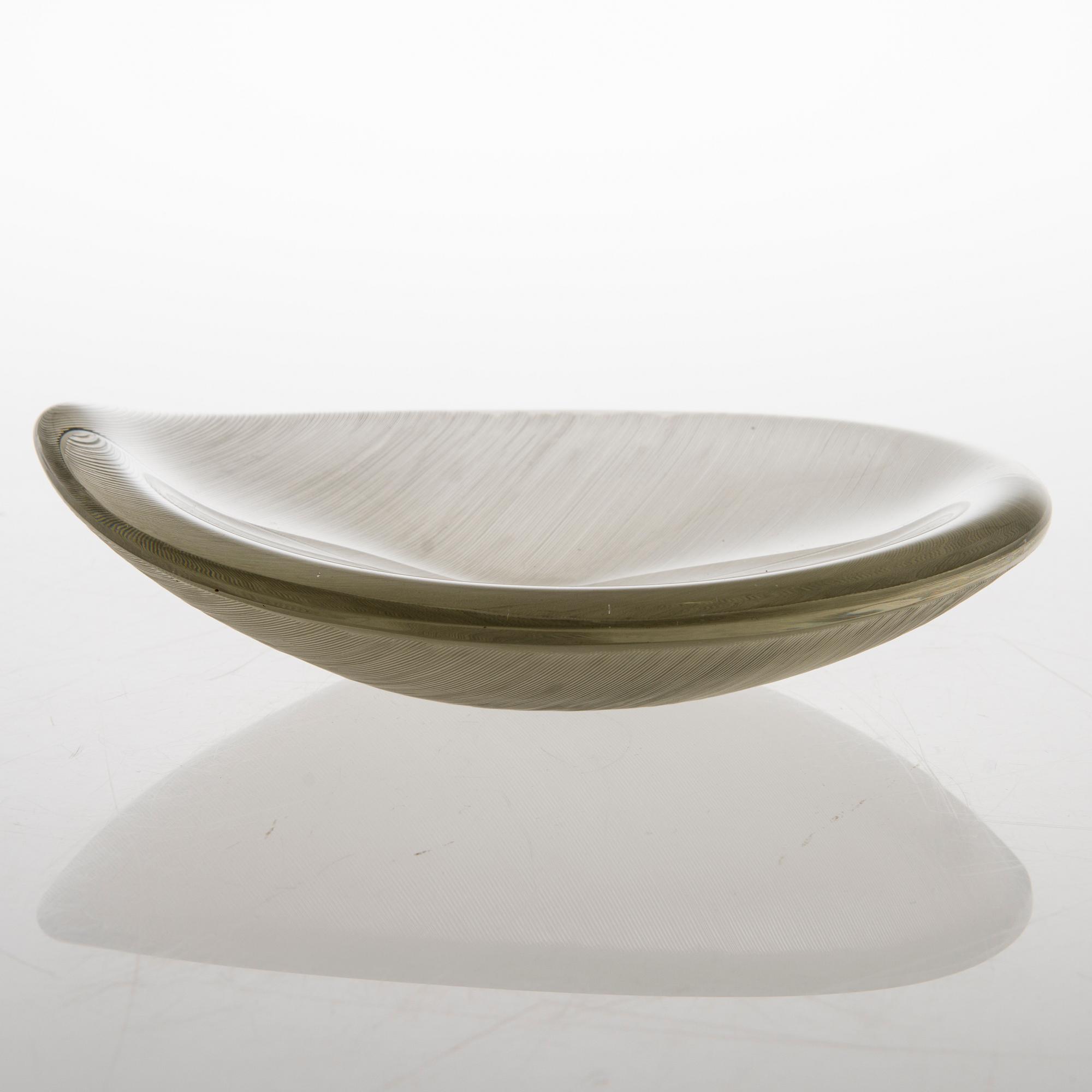 TAPIO WIRKKALA, VATI, 'Lehti', lasia, signeerattu Tapio Wirkkala Iittala 3337.