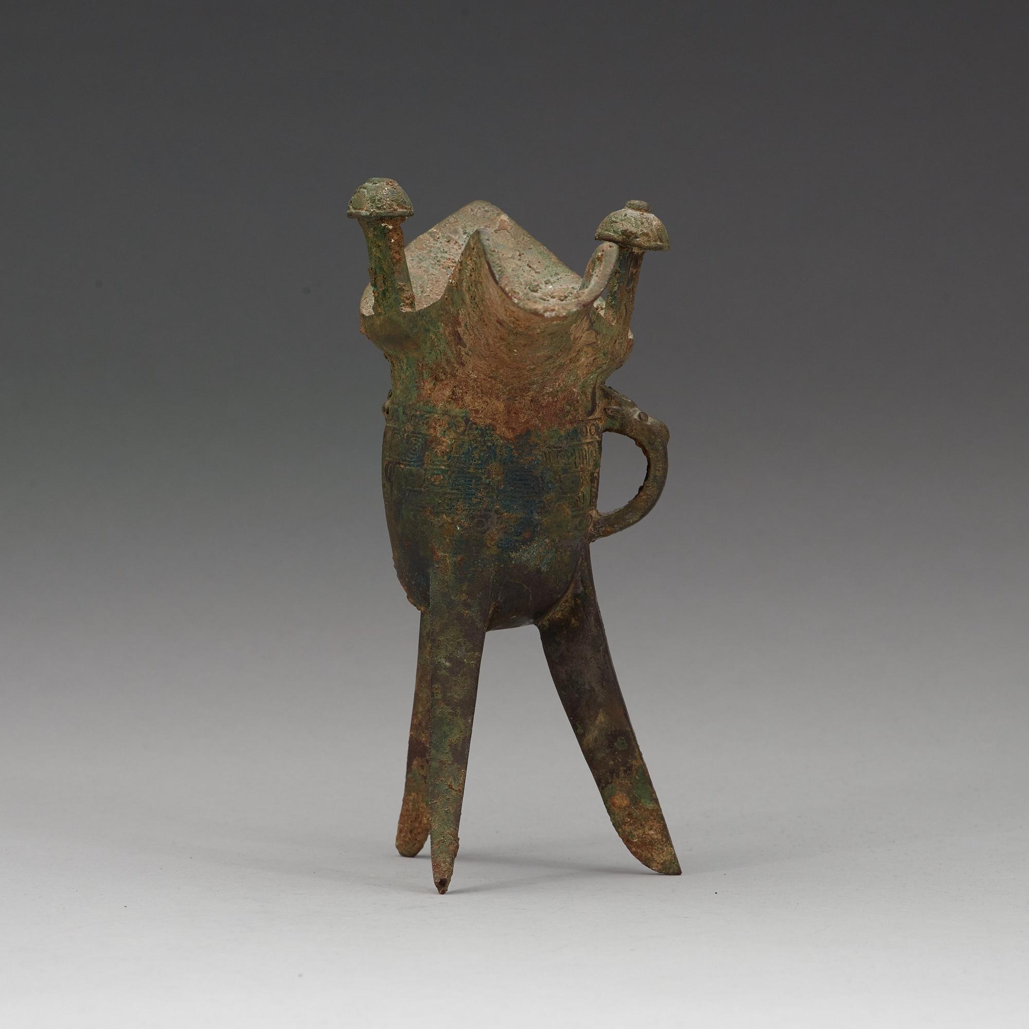 A bronze ritural tripod wine vessel 'Jue', presumably Shang dynasty, 12/11th Century BC.