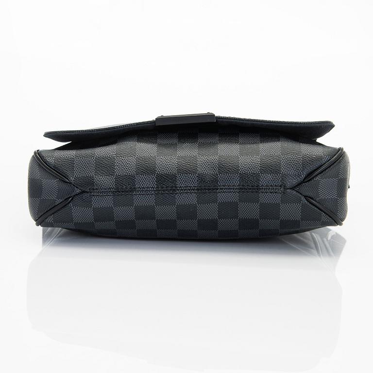 Louis Vuitton, väska, "District PM Messenger".