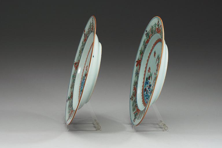 FAT, ett par, porslin. Qing dynastin, Qianlong (1736-95).