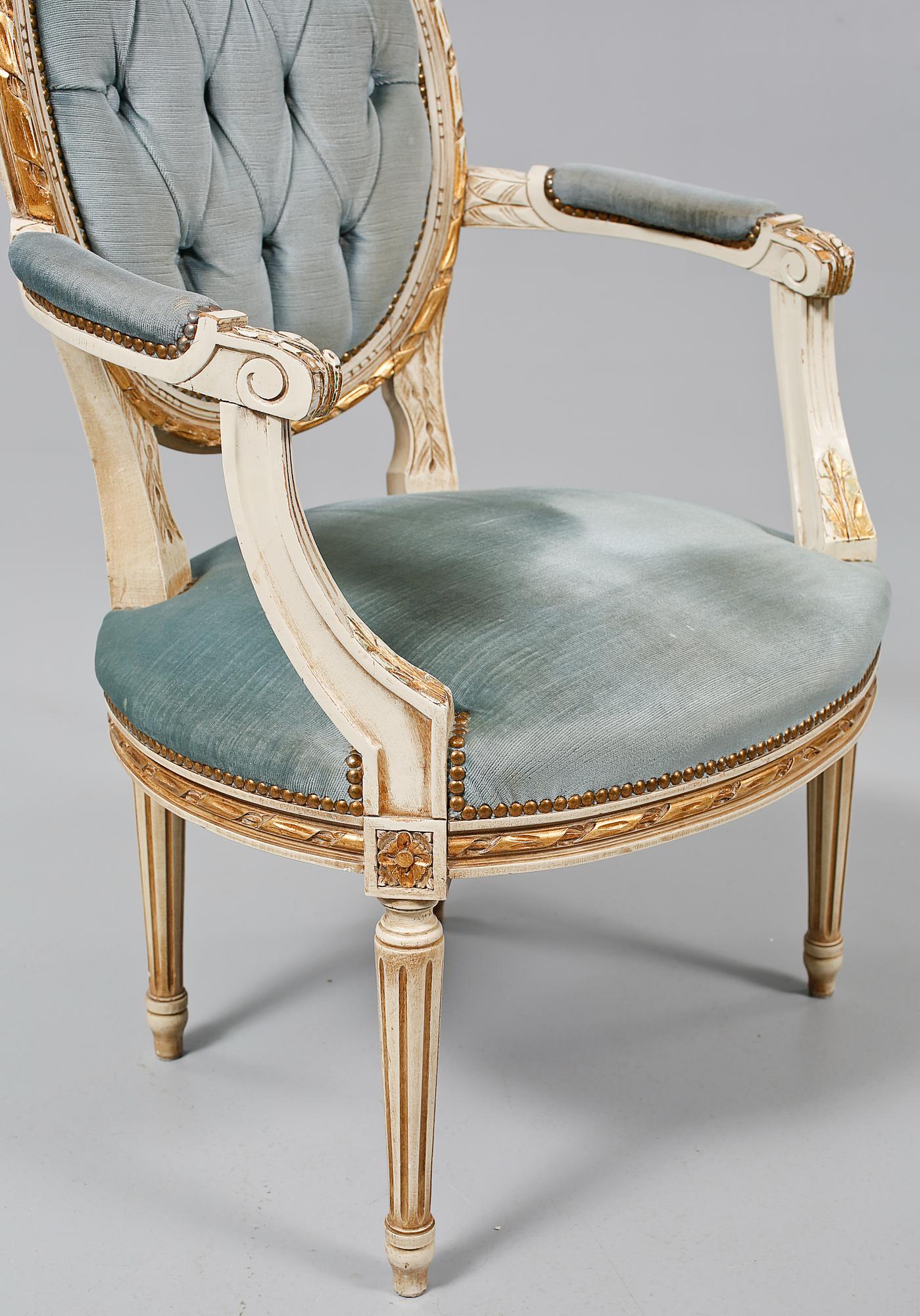 KARMSTOLAR, ett par, Louis XVI-stil, omkring 1900-talets mitt.