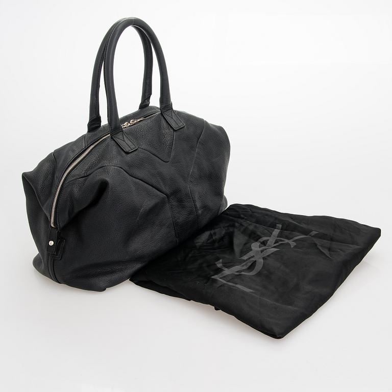 Yves Saint Laurent, a 'Easy Y Tote' bag.