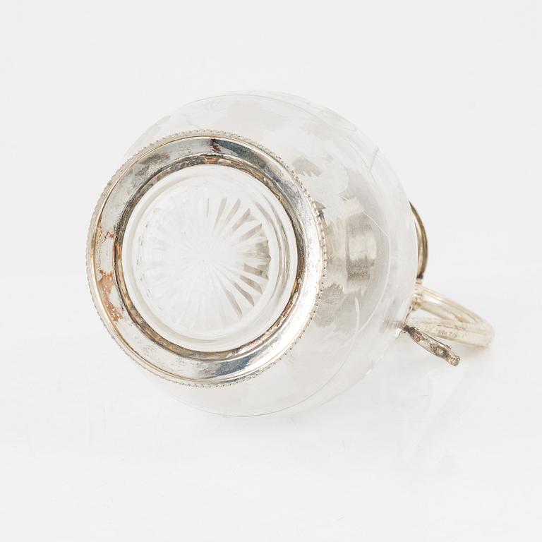 Vinkanna, glas och nysilver, omkring år 1900.