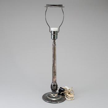 GULDSMEDSAKTIEBOLAGET GAB, bordslampa, nysilver, Swedish Grace, 1900-talets första hälft.