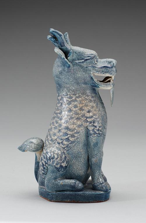 A blu Ge-glazed figurine of a Qilin, Qing dynasty, presumably 18th century.