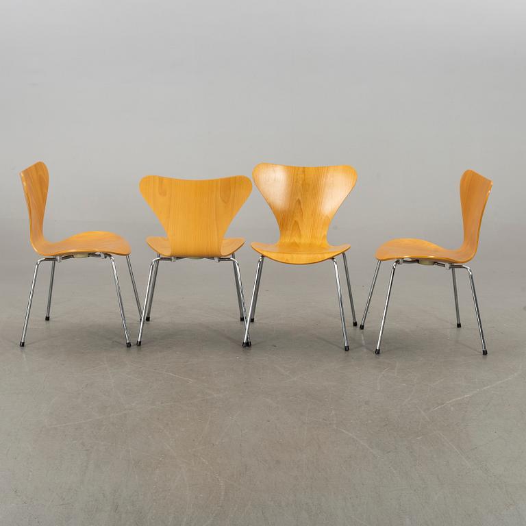 ARNE JACOBSEN, A set four Sjuan chairs.