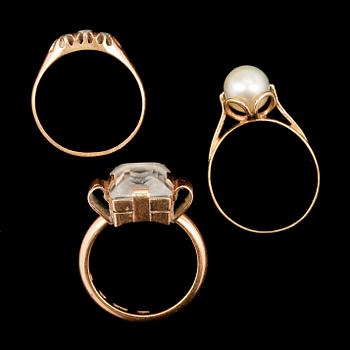 RINGAR, 3 st, 18k guld, bl a bergkristall och pärlor, 1930-48. Tot ca 12 gr.
