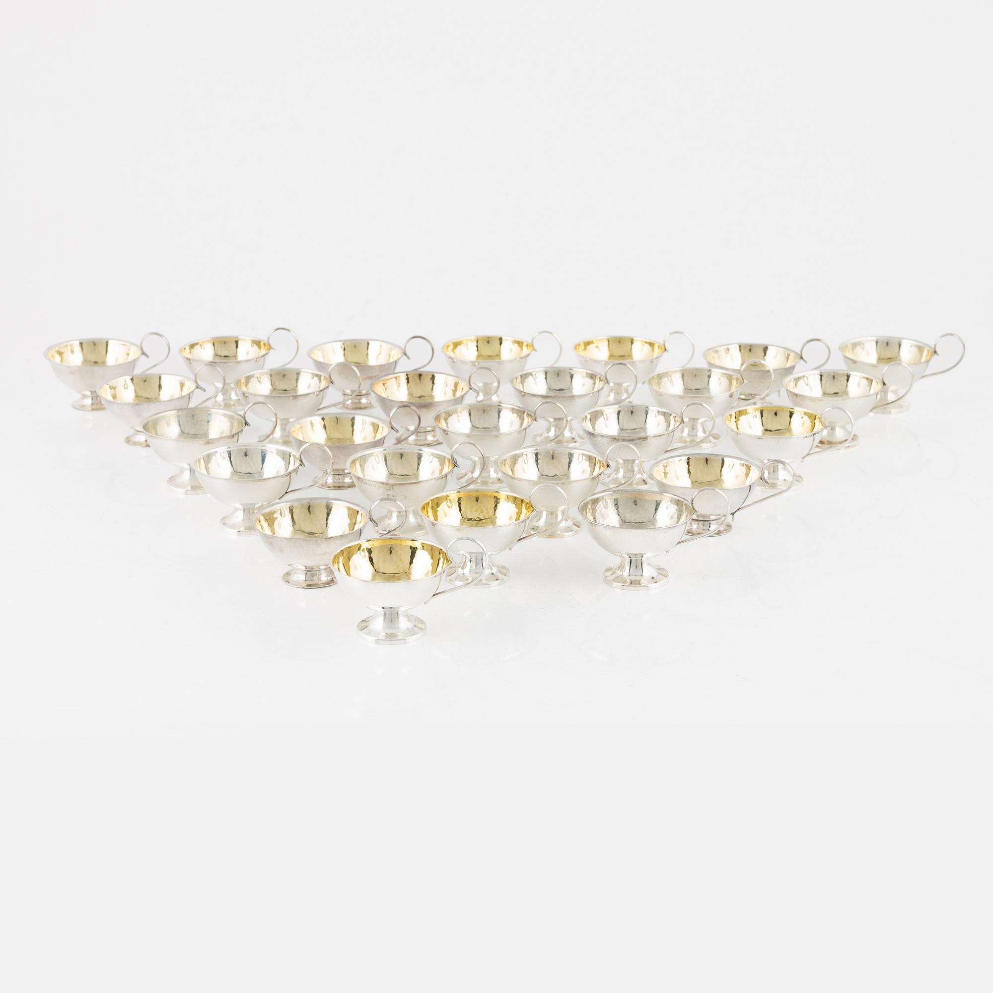 A set of 26 punsch cups, including K&EC Gothenburg, 1948.