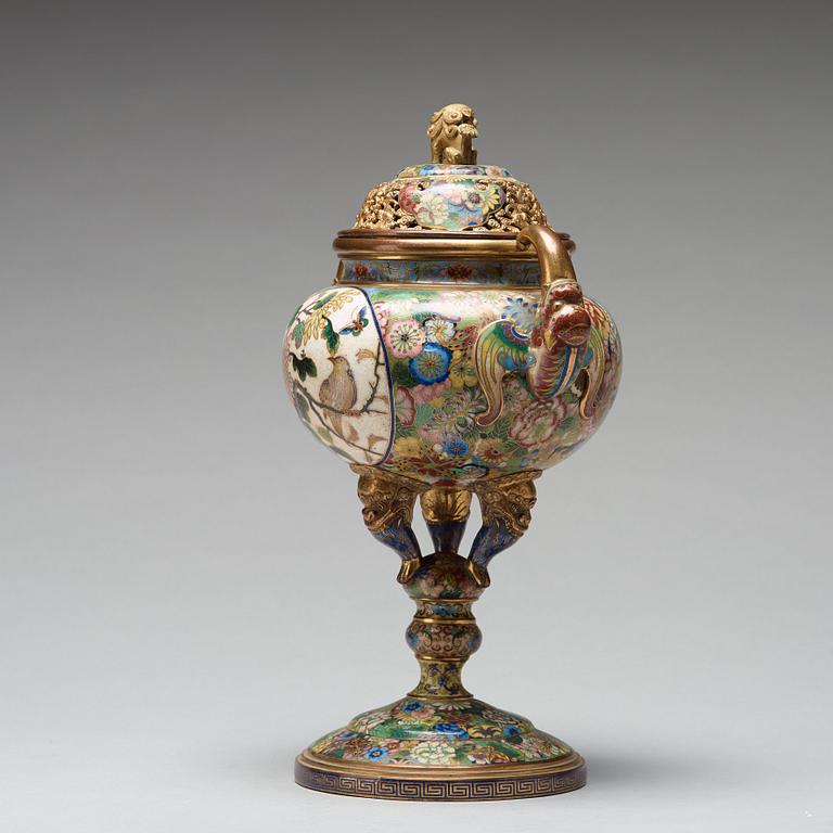 A cloisonné censer with cover, Qing dynasty, circa 1900.