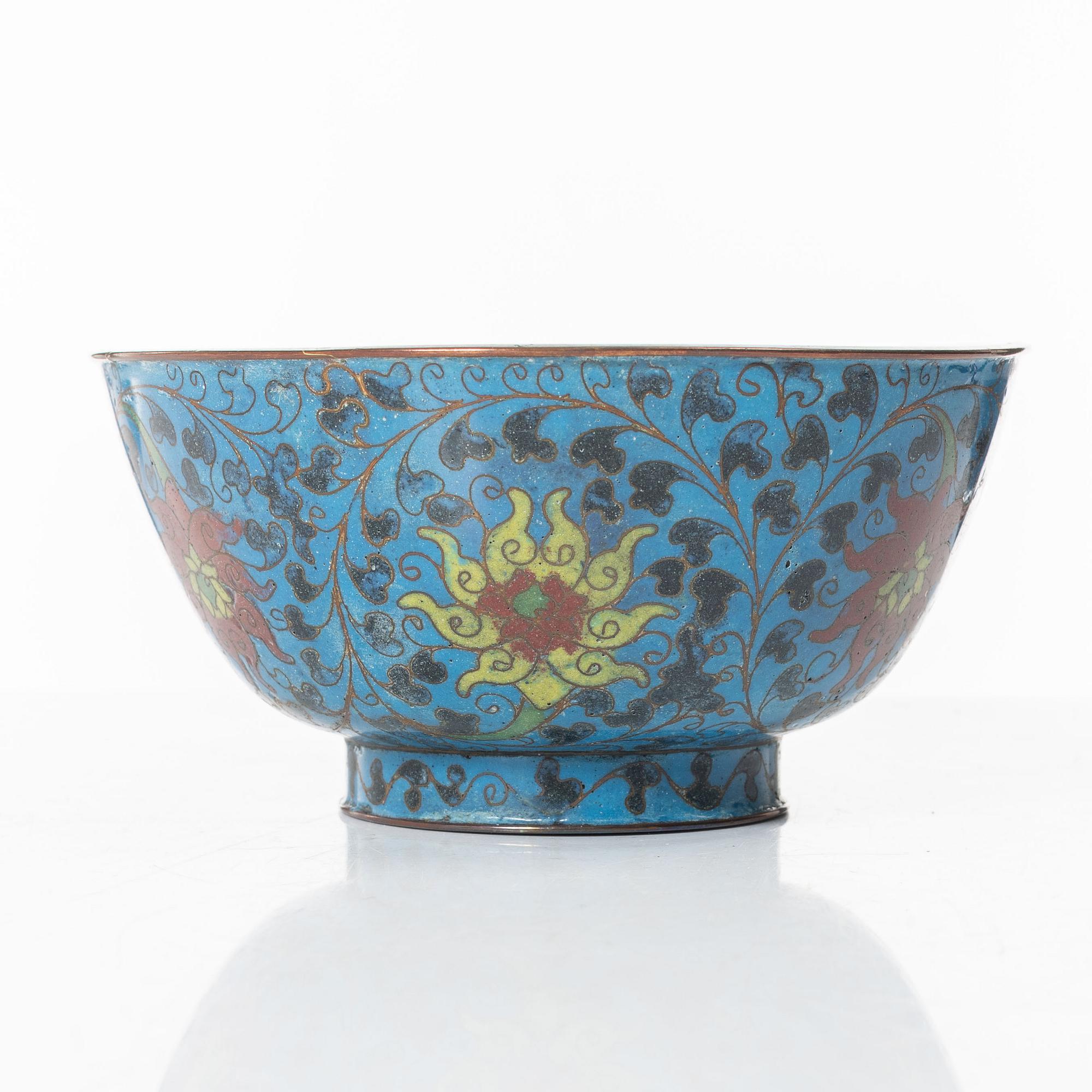Skål, cloisonne på koppar, Mingdynastin (1368-1644).