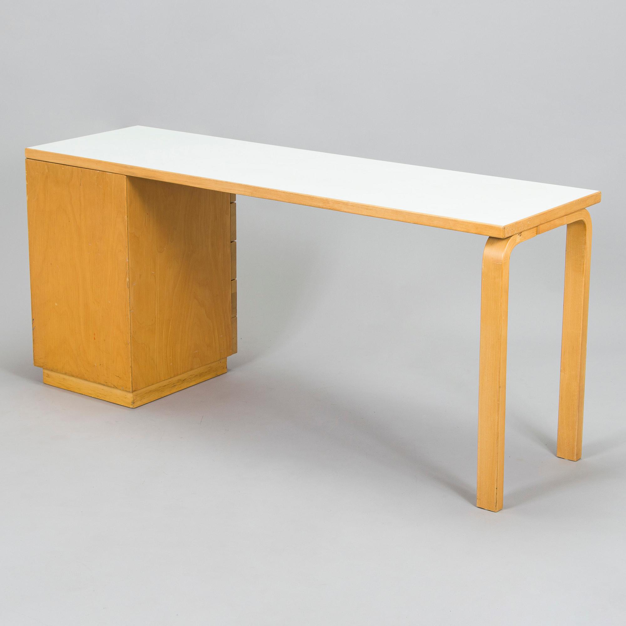 Alvar Aalto, kirjoituspöytä, Artek, 1900-luvun loppupuoli.