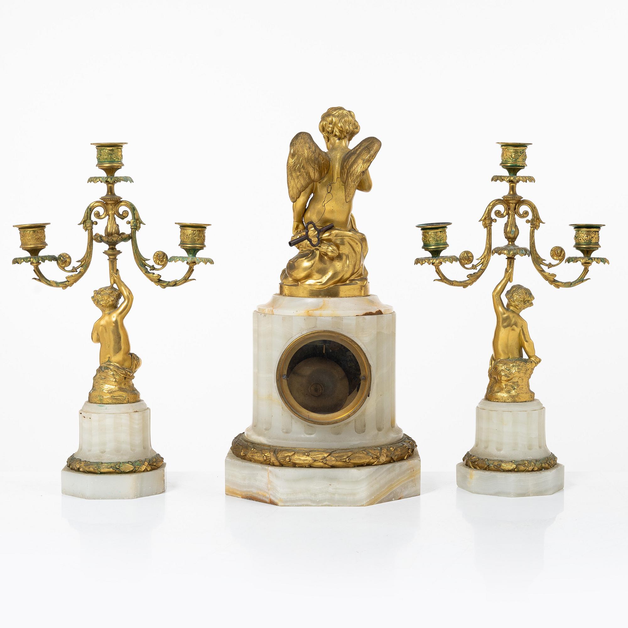 A three piece table garniture, circa 1900.