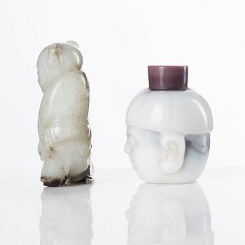 A carved Chinese snuff bottle and a nephrite sculpture, late Qing/20th Century.