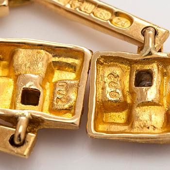 Björn Weckström, korvakorut, "Thai", 18K kultaa, 8/8-hiottuja timantteja. Lapponia 2001.