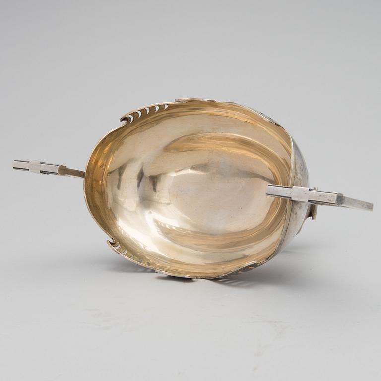 An art nouveau silver fruit bowl with gilt interior, marked BM, Russia around 1900.