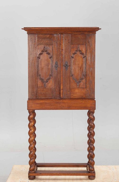 KABINETTSKÅP, barockstil, 1800-tal.