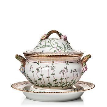 312. A Royal Copenhagen 'Flora Danica' tureen with cover and stand, Denmark, 20th Century.