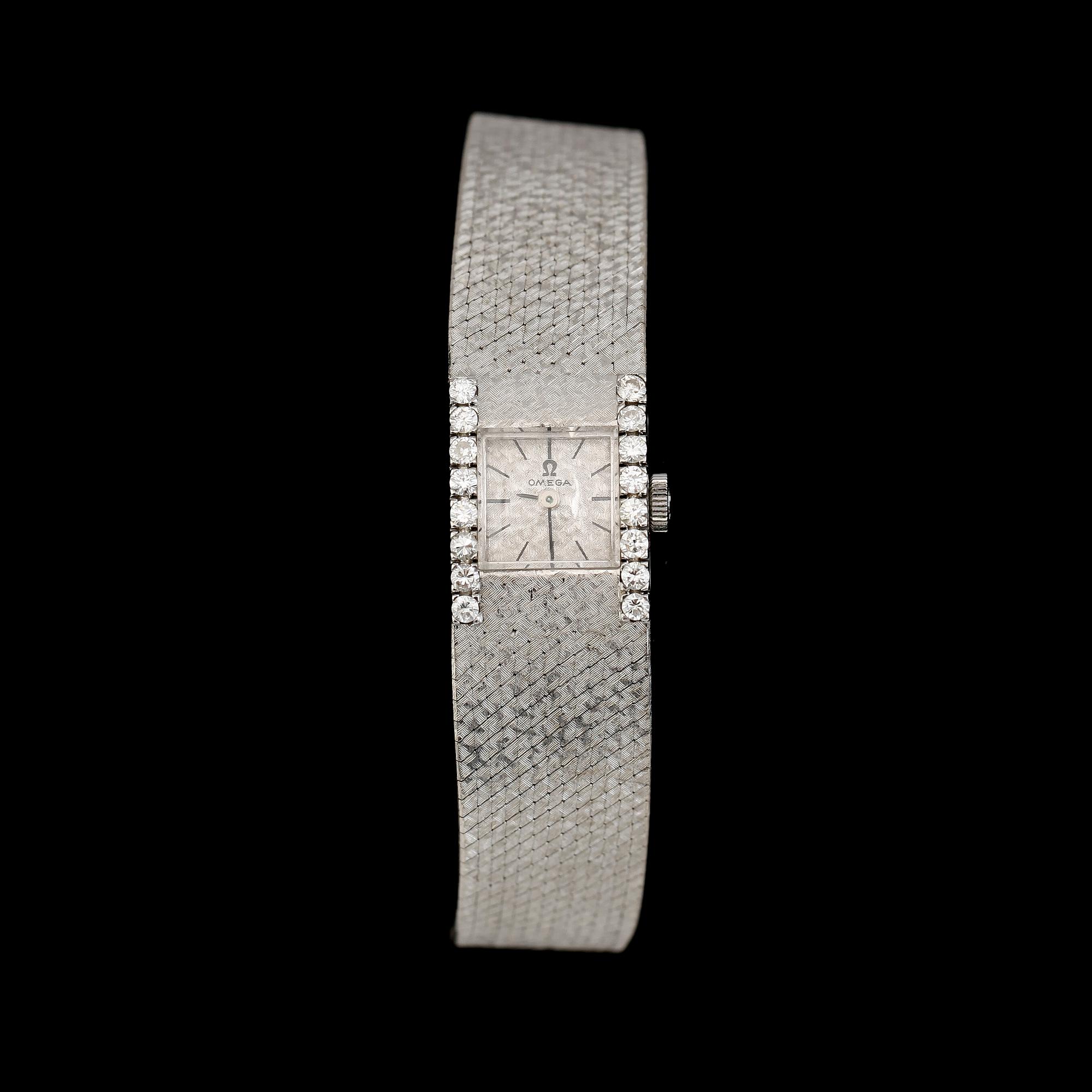 ARMBANDSUR, 18K vitguld med biljantslipade diamanter, Omega. Total vikt ca 55 g.
