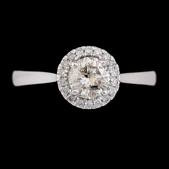 RING, 18K vitguld, diamanter tot ca 0.82 ct. Total vikt ca 3 g.