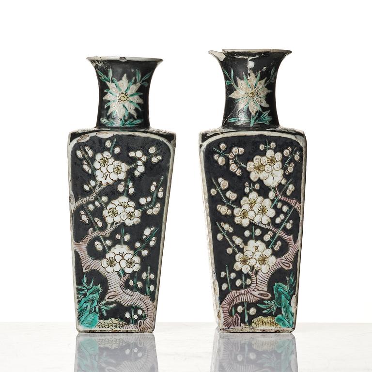 A pair of famille noire vases, late Qing, c. 1900.