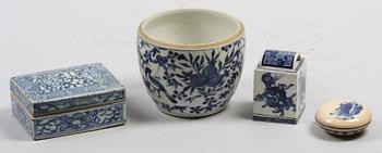 PARTI KINESISKT PORSLIN, 4 delar, Kina, Qing.