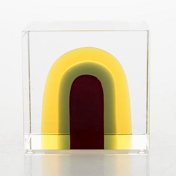 Oiva Toikka, an annual glass cube, signed Oiva Toikka Nuutajärvi 2006, numbered  444/2000.