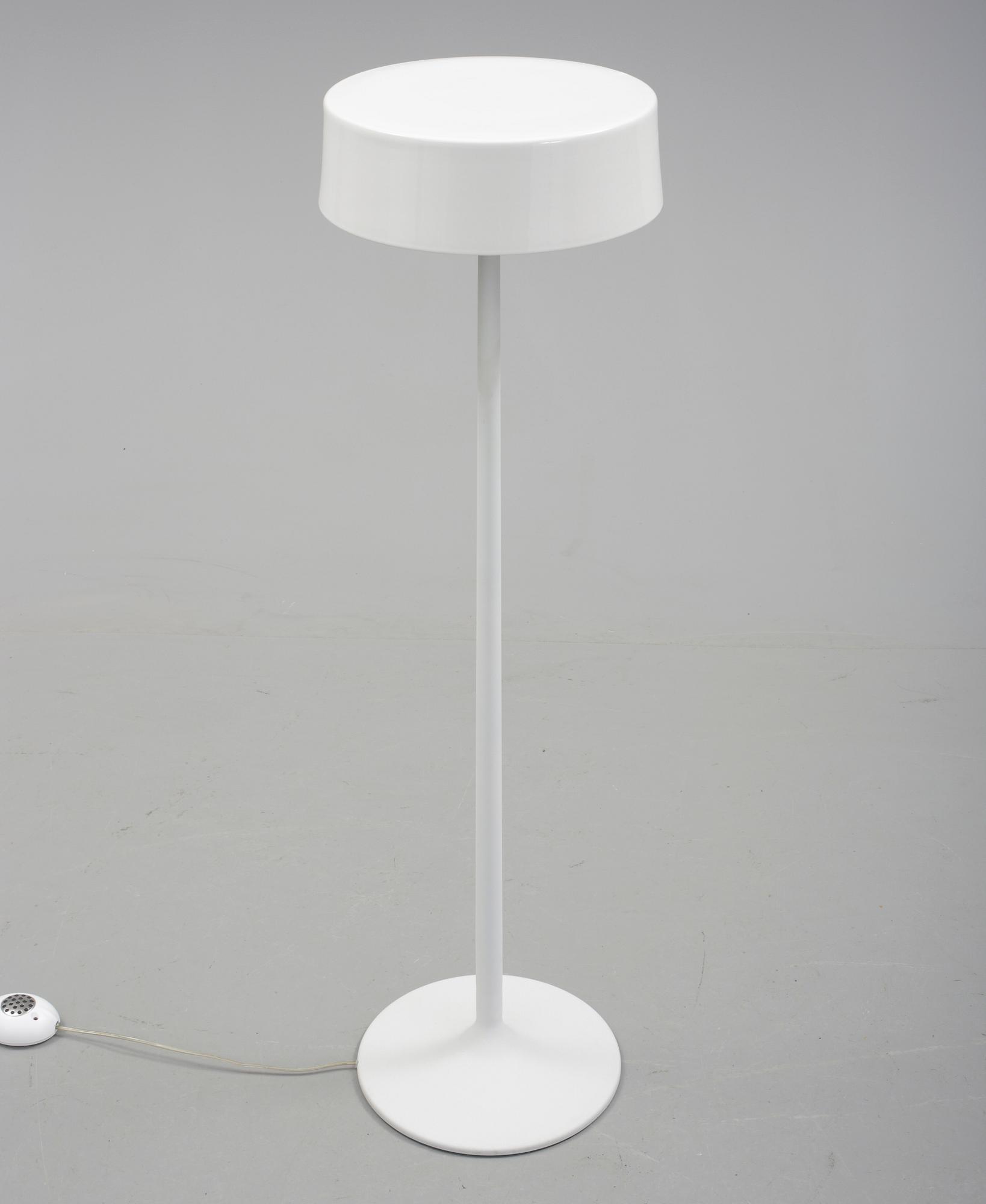 GOLVLAMPA, "China", design Nicolai Gallizia för Penta. Formgiven 2003.