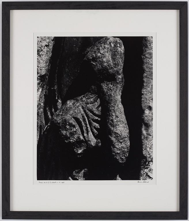 Aaron Siskind, "Rome: Arch of Constantine 4", 1967.