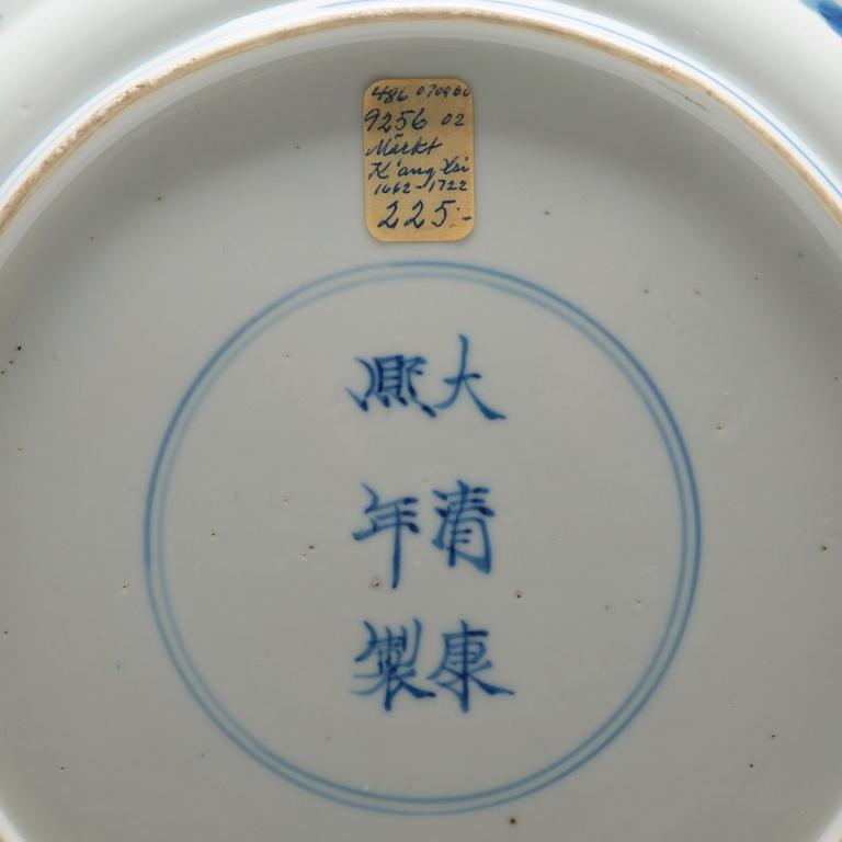 A blue and white dish and a dinner plate, Qing dynasty, Kangxi (1662-1722).