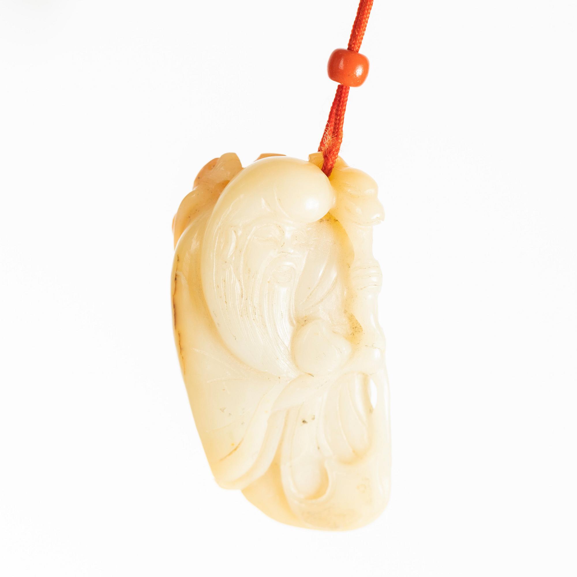 Skulptur, nefrit samt gultonad sten. Kina, omkring 1900.