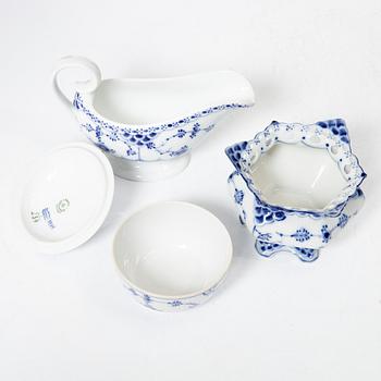 Mat- och kaffeservis, 65 delar, porslin, "Musselmalet", Royal Copenhagen, Danmark.